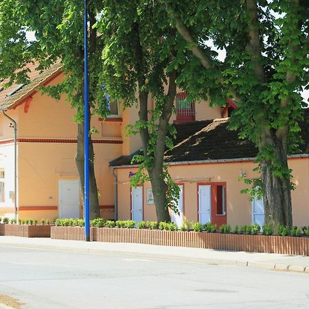 Pension Am Ostbahnhof Gotha Bagian luar foto